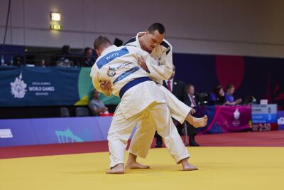 Two young men fighting on a tatami