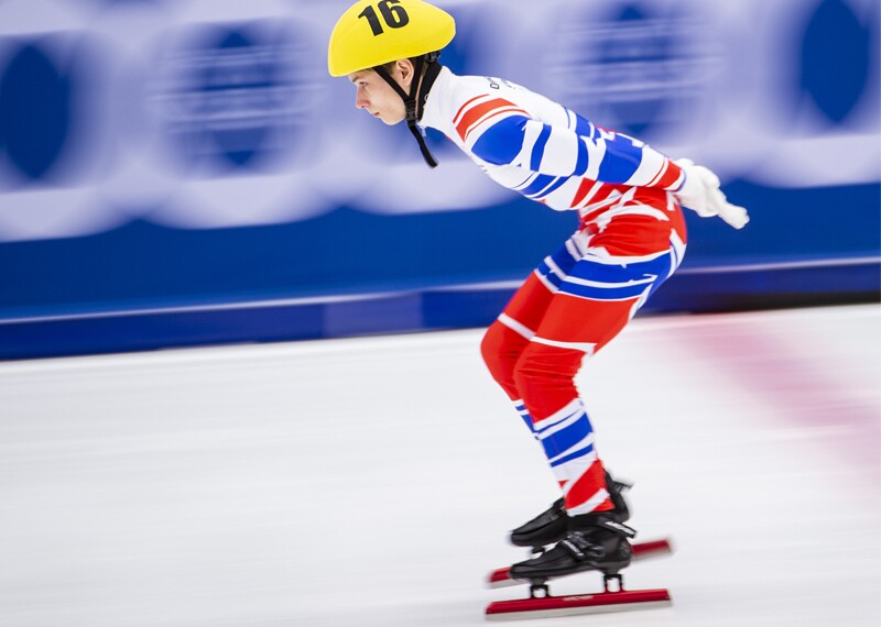 Athlete speed skating 